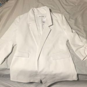 NWT white blazer NYC with ruched arm sleeves